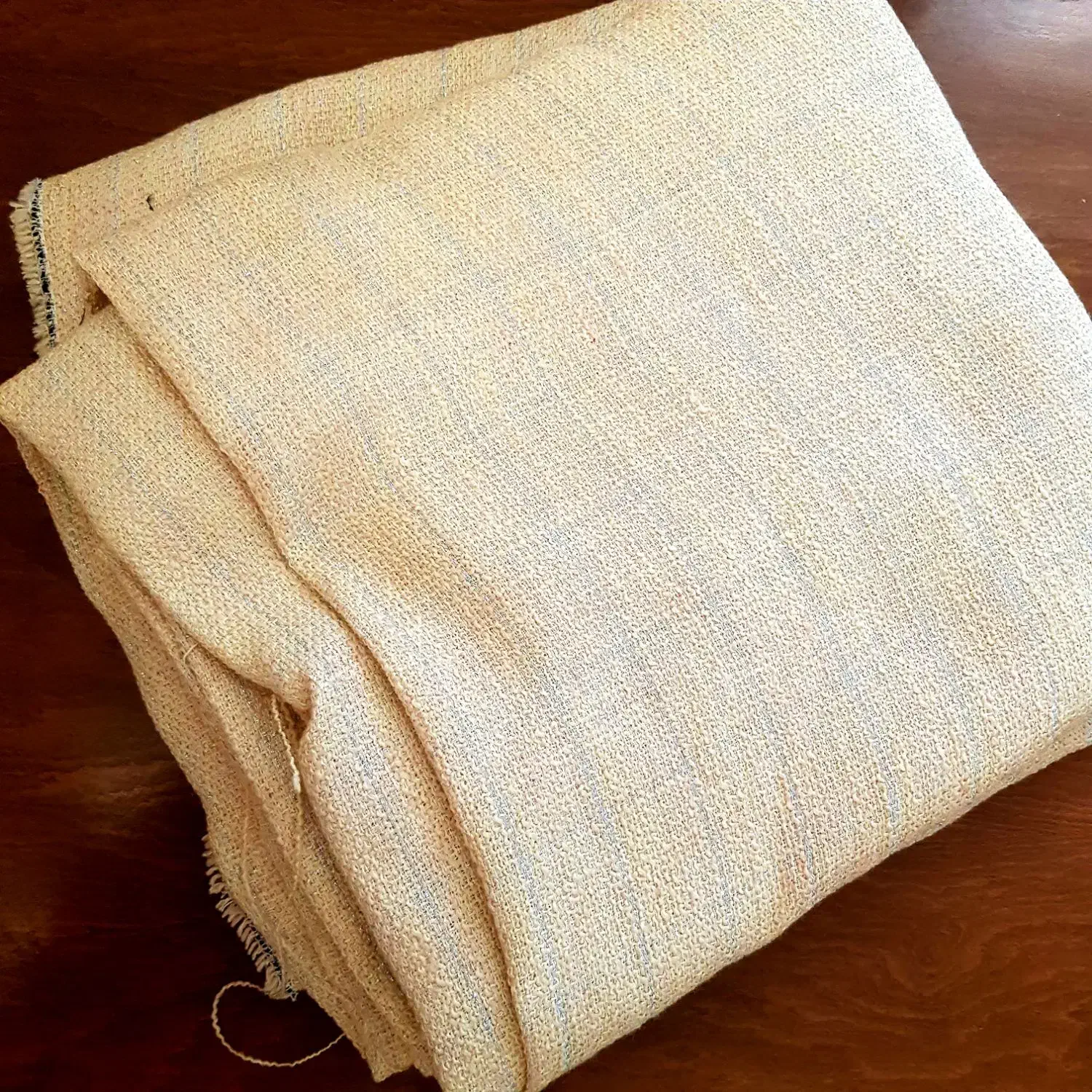 پارچه شنل بافت|لباس|شیراز, بعثت|دیوار