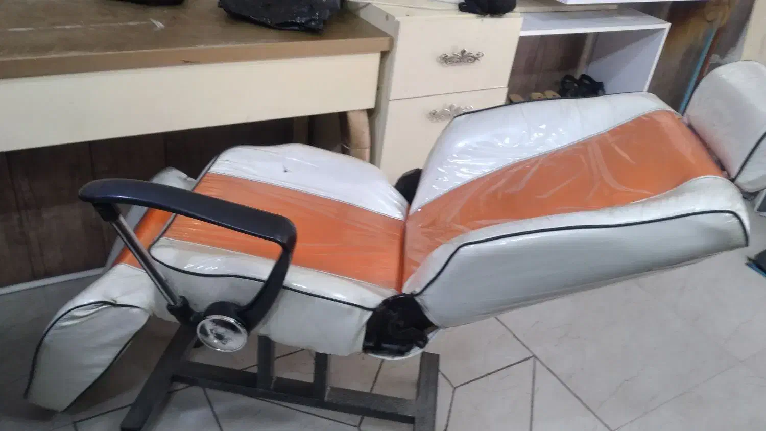 صندلی و اینه تمیز ب فروش میرسد|صندلی و نیمکت|مشهد, انصار|دیوار