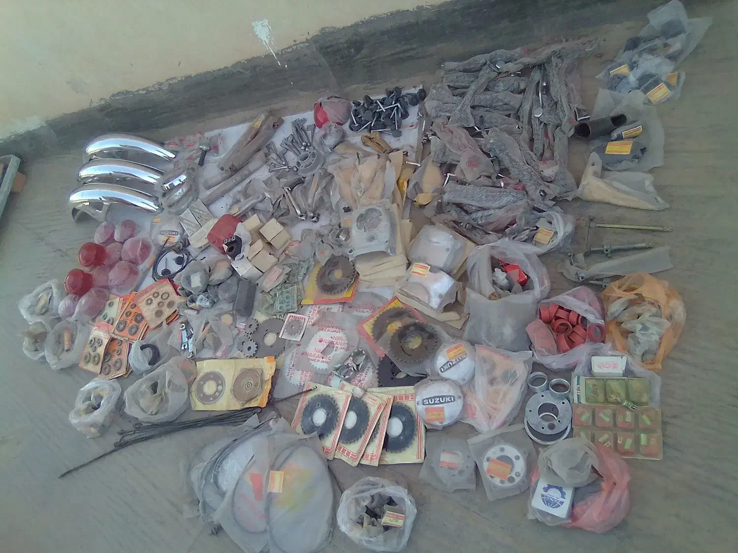 لوازم‌موتور‌دوزمانه‌قدیم|قطعات یدکی و لوازم جانبی|قم, قلعه عموحسین|دیوار