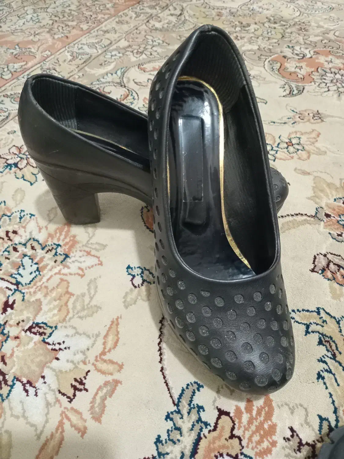 کیف و کفش|کیف، کفش، کمربند|نیشابور, پاستور|دیوار