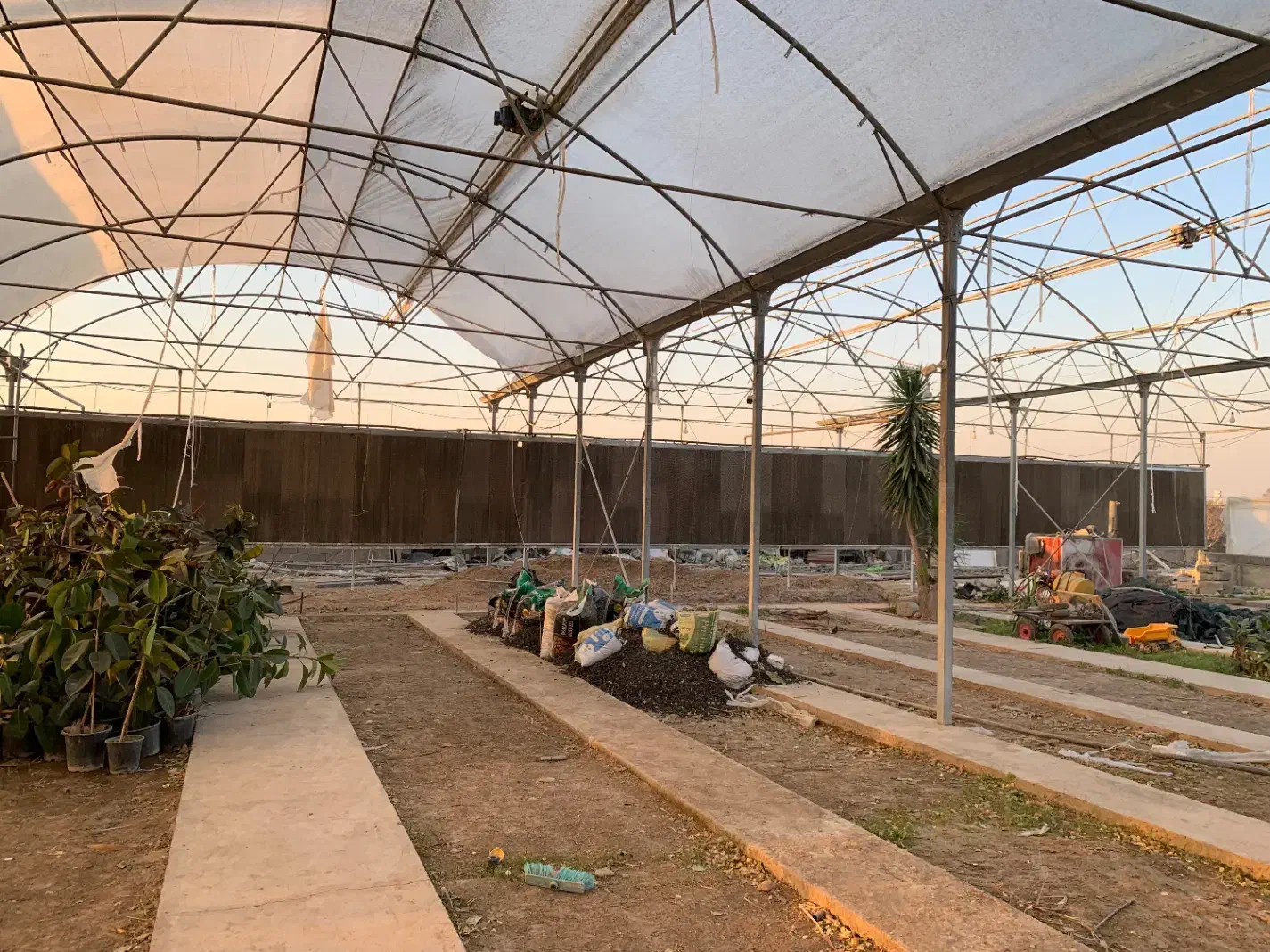 کارگر گلخانه و نگهبان شب|استخدام سرایداری و نظافت|رباطکریم, یقه|دیوار