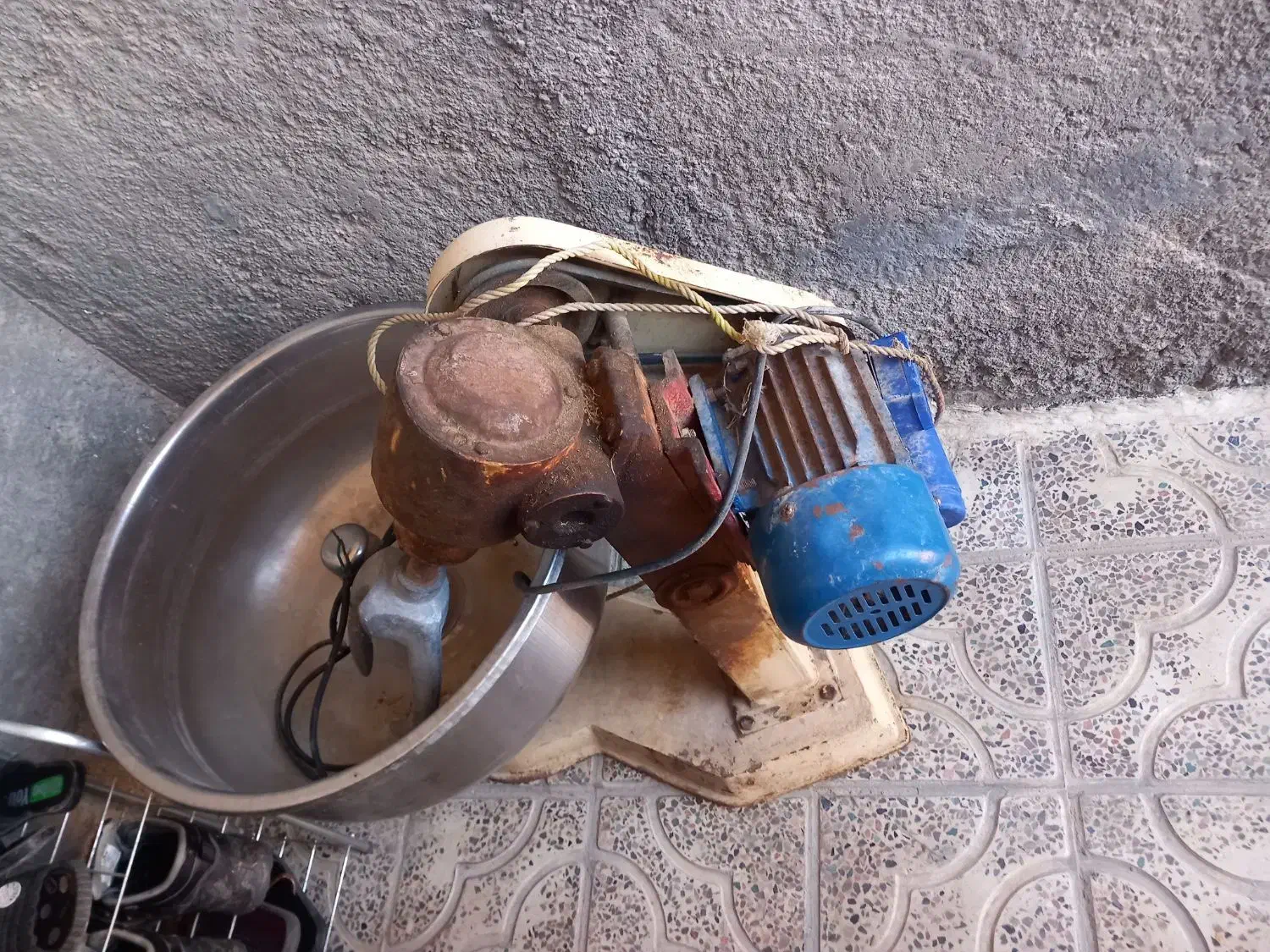 خمیر گیر|خردکن، آسیاب، غذاساز|آبدانان, |دیوار