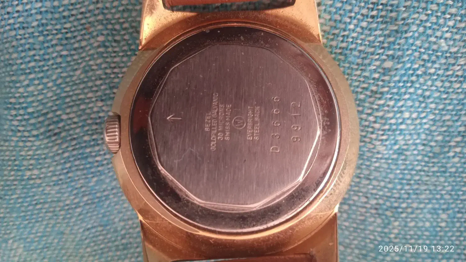 ساعت مچی های عتیقه|ساعت|میبد, |دیوار