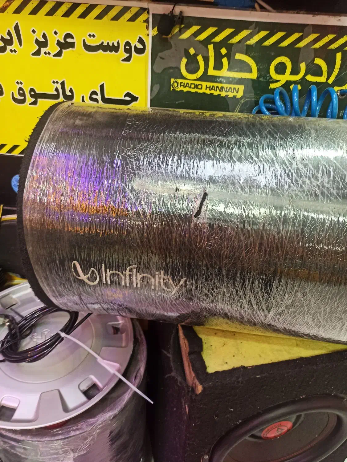 ساب اینفینیتی|صوتی و تصویری|صومعه‌سرا, |دیوار