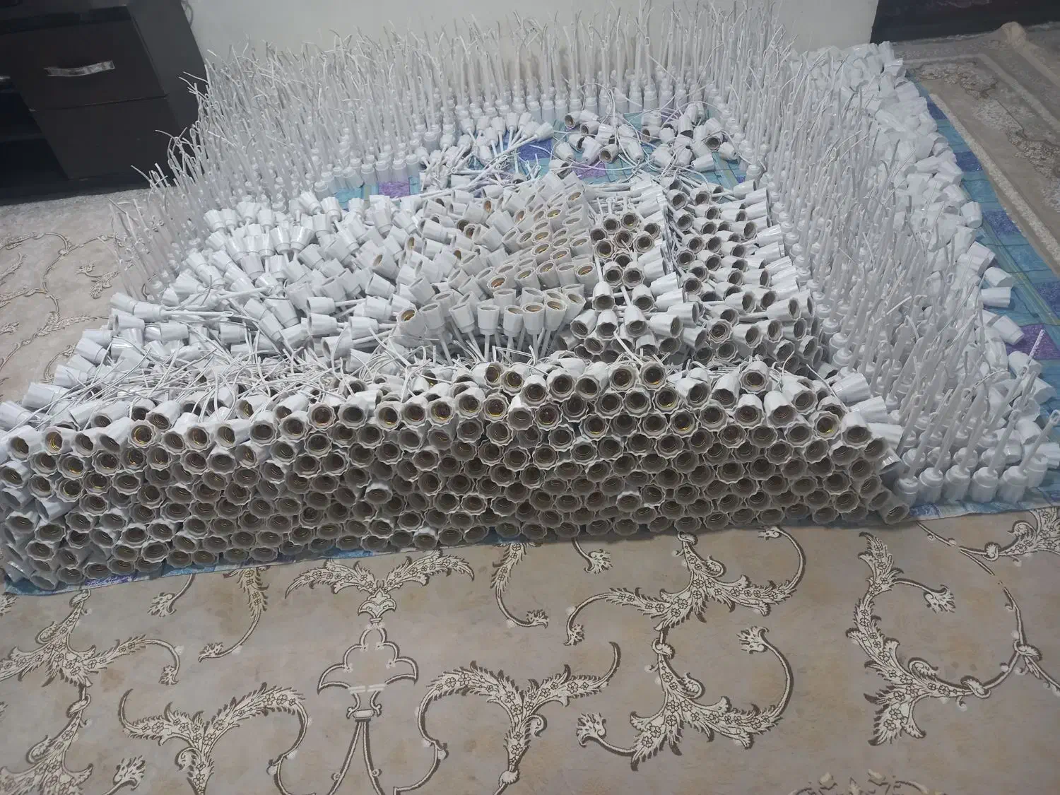 آویز میله ای|لوستر و چراغ آویز|قم, شهرک امام حسن|دیوار