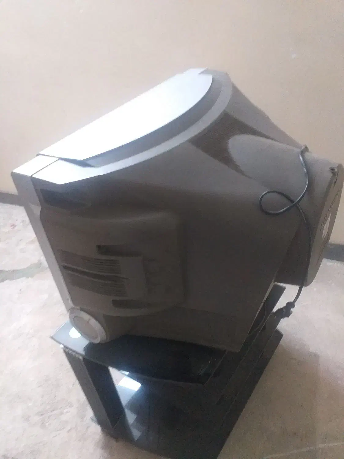 تلویزیون۲۱سامسونگ ومیز|تلویزیون و پروژکتور|گرگان, |دیوار