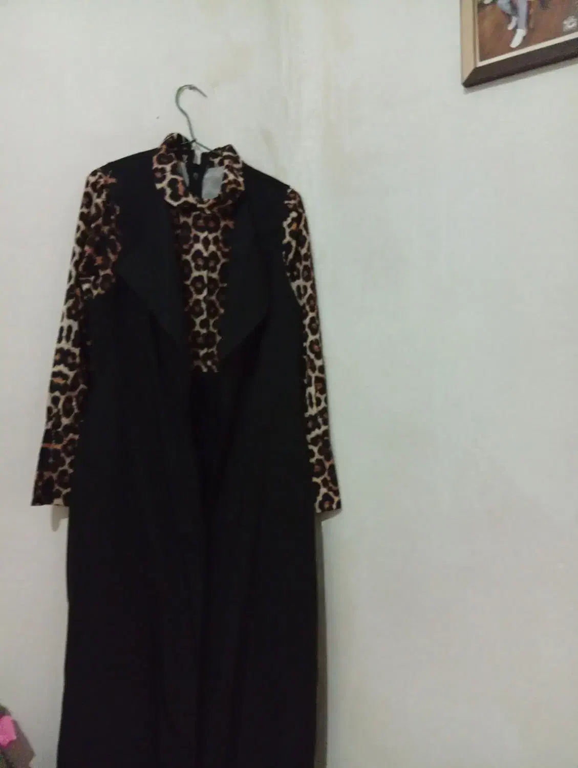 لباس|لباس|اقبالیه, |دیوار