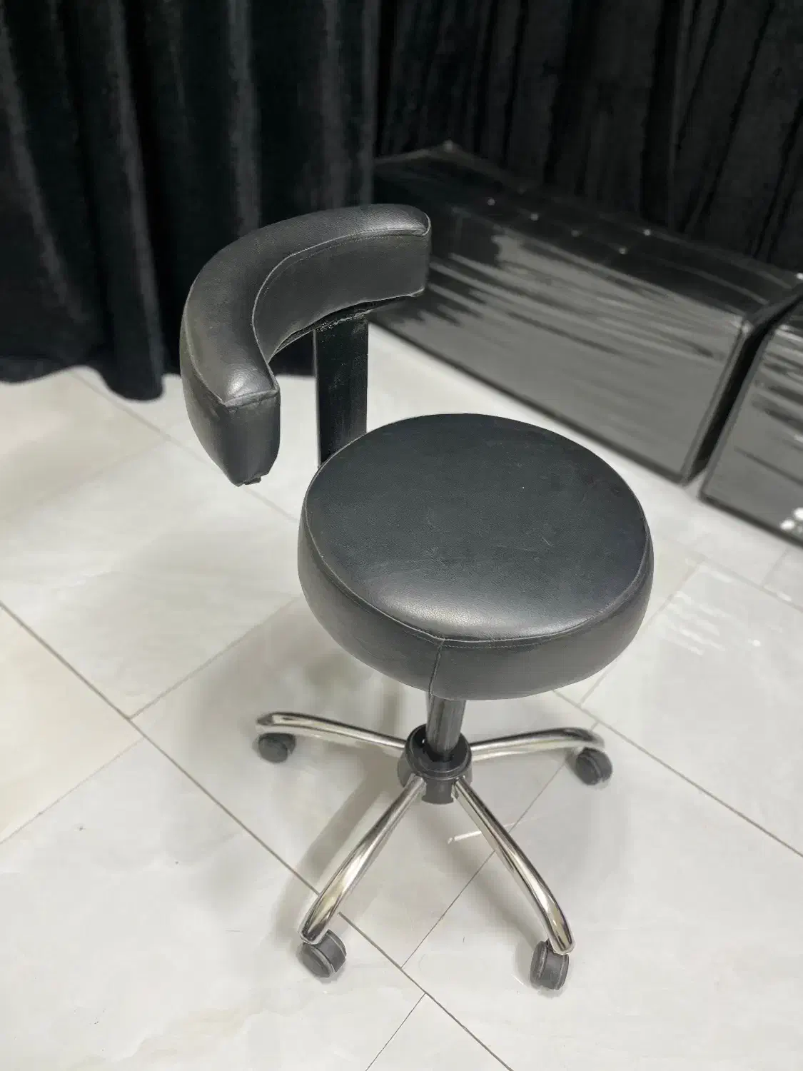 صندلی استاد کار ارایشگاه|آرایشگاه و سالن‌های زیبایی|قم, هفت تیر|دیوار