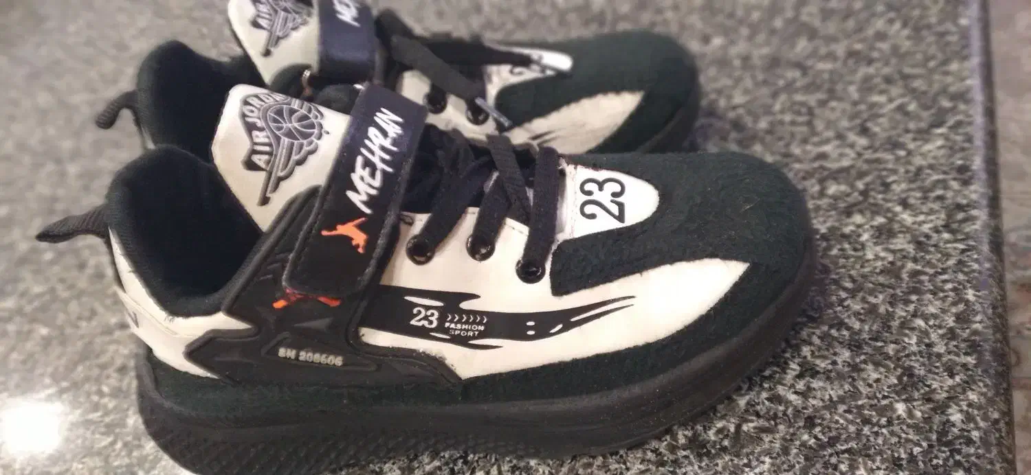 کتونی|کیف، کفش، کمربند|مشکین‌دشت, |دیوار