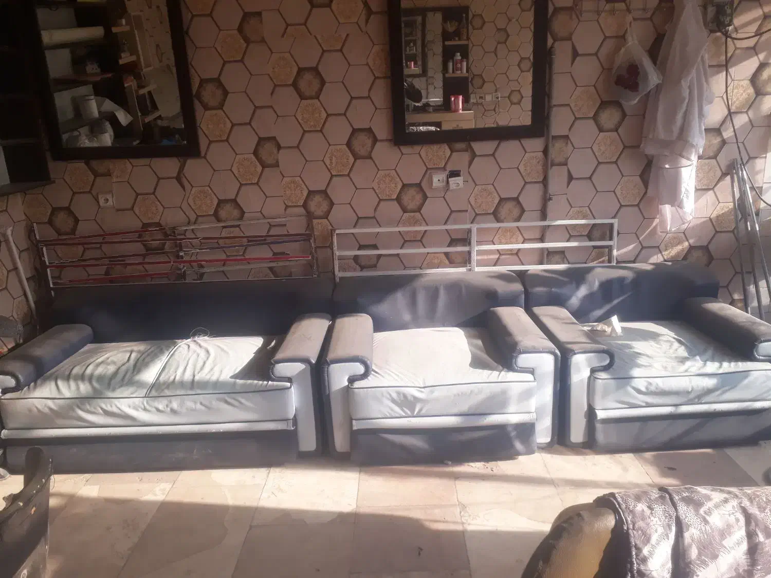 مبل راحتی چرم|مبلمان خانگی و میز عسلی|قرچک, پویینک|دیوار