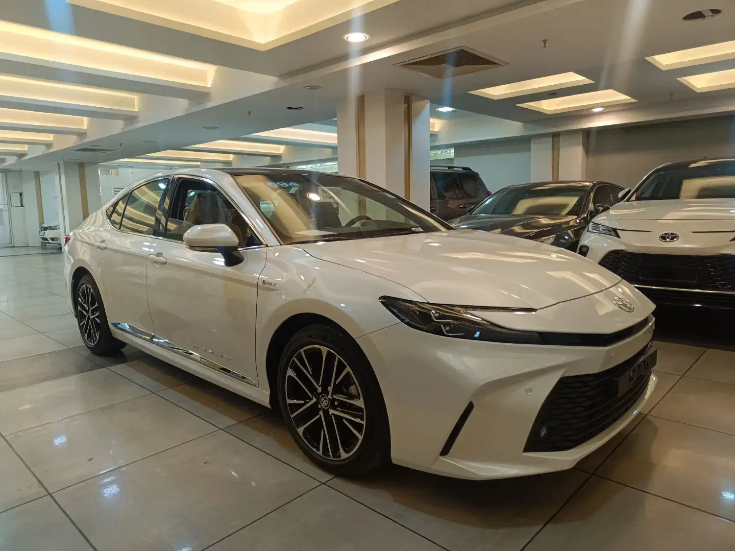 تویوتا کمری LEژاپن هیبرید|خودرو سواری و وانت|تهران, الهیه|دیوار