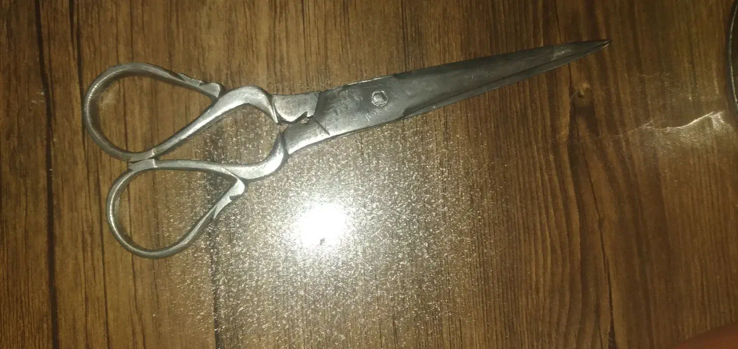 قیچی فولادی|کلکسیون اشیاء عتیقه|سمنان, |دیوار