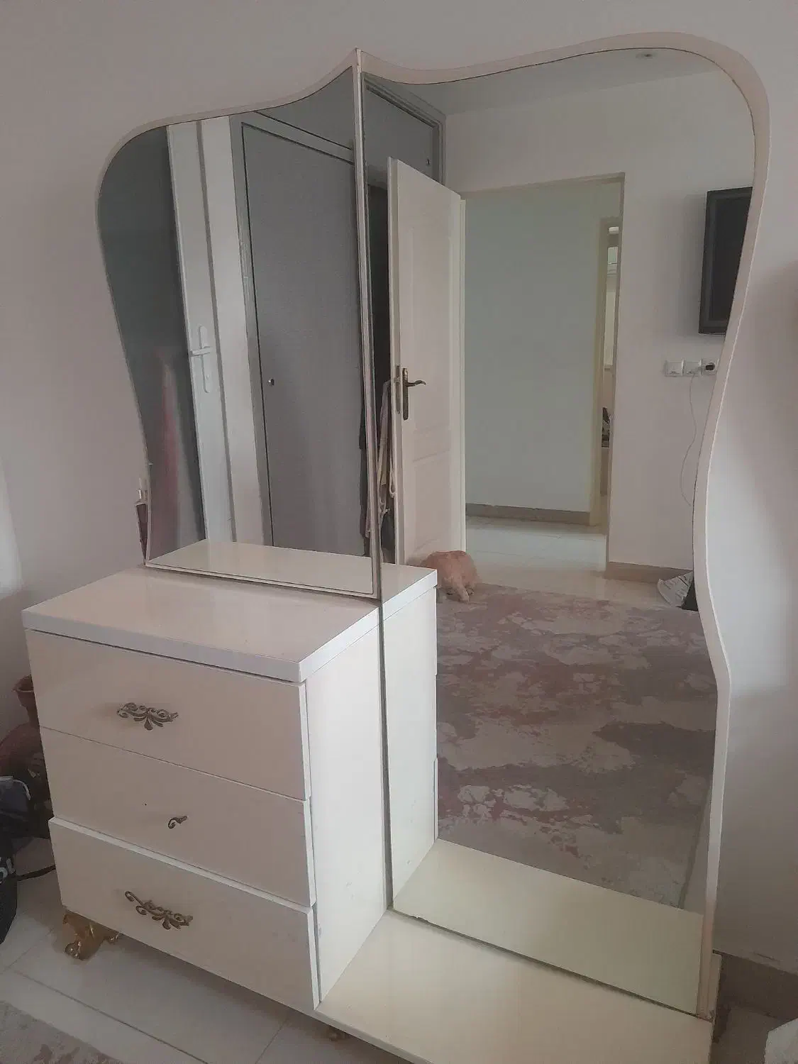 تخت و میز آرایش|تخت و سرویس خواب|آمل, |دیوار