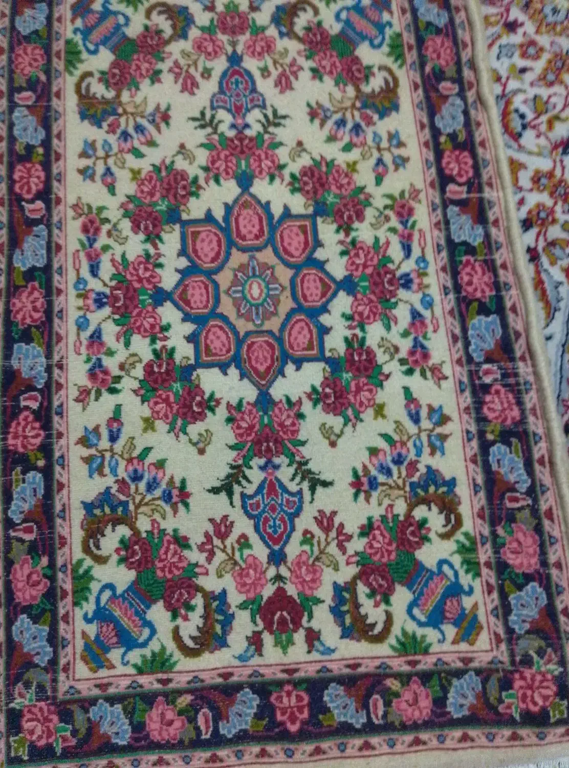 فرش دست باف|فرش|گلستان (تهران), |دیوار