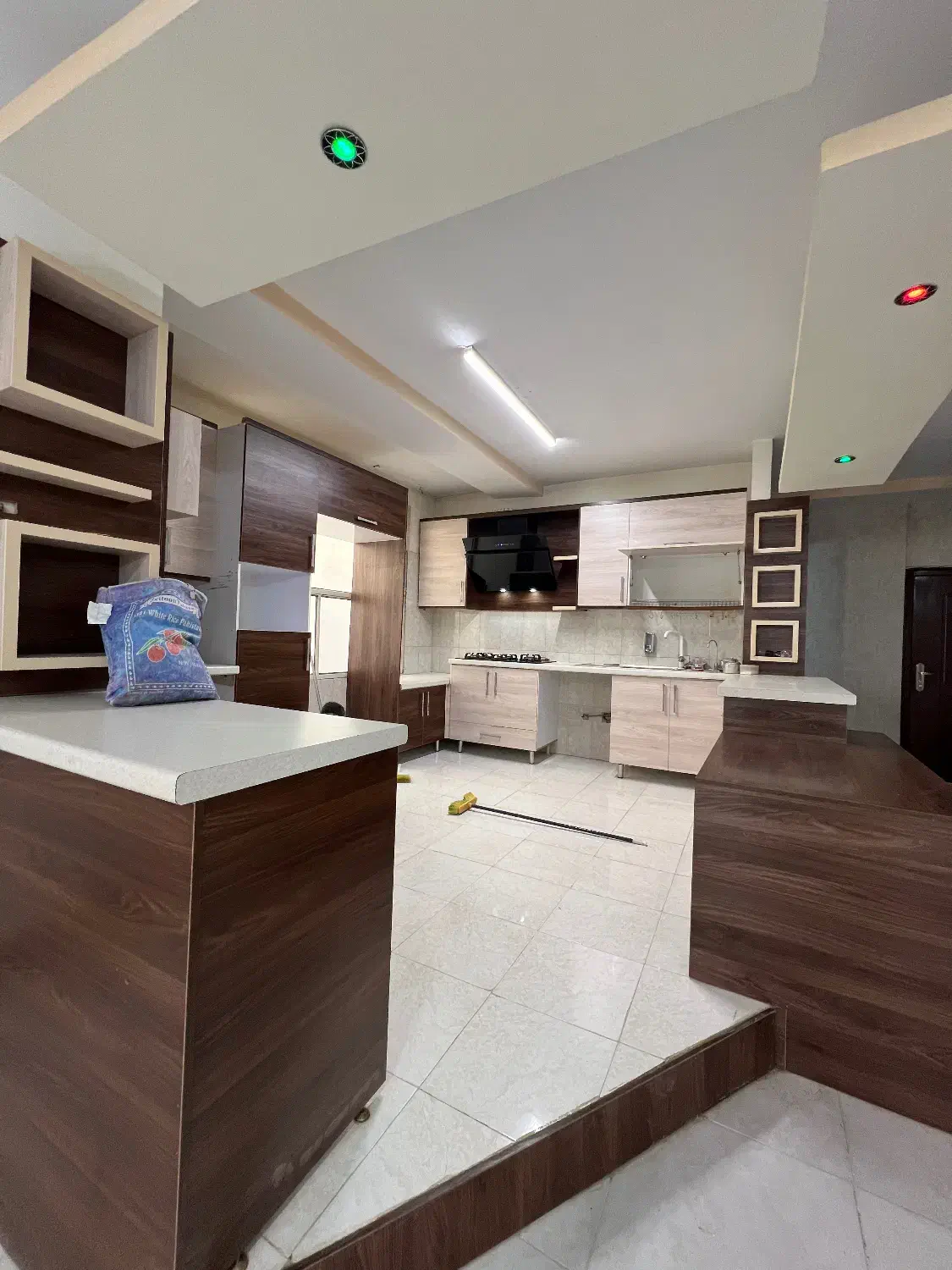 ۱۲۰ متر ۱۲ واحدی * همایون ویلا * سند اماده *نورگیر|فروش آپارتمان|محمدشهر, همایون ویلا|دیوار