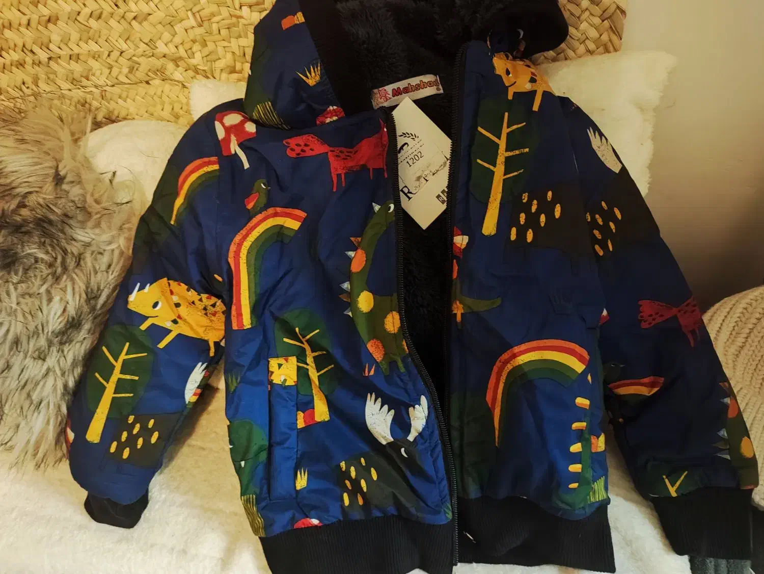 کاپشن|کفش و لباس بچه|رشت, آزادگان|دیوار