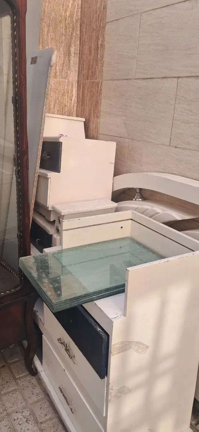 کشو و سر تخت گنجه|تخت و سرویس خواب|مشهد, کارمندان دوم|دیوار