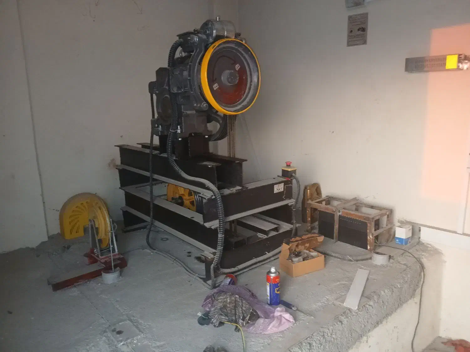 سرویس ونگهداری ،تعمیر آسانسور|خدمات پیشه و مهارت|تهران, عبدل‌آباد|دیوار