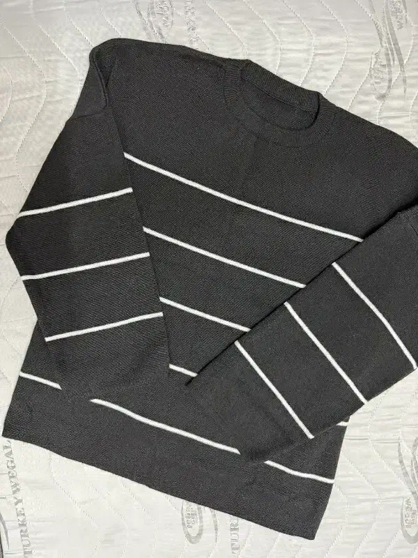 بلوز بافت|لباس|قم, بنیاد|دیوار