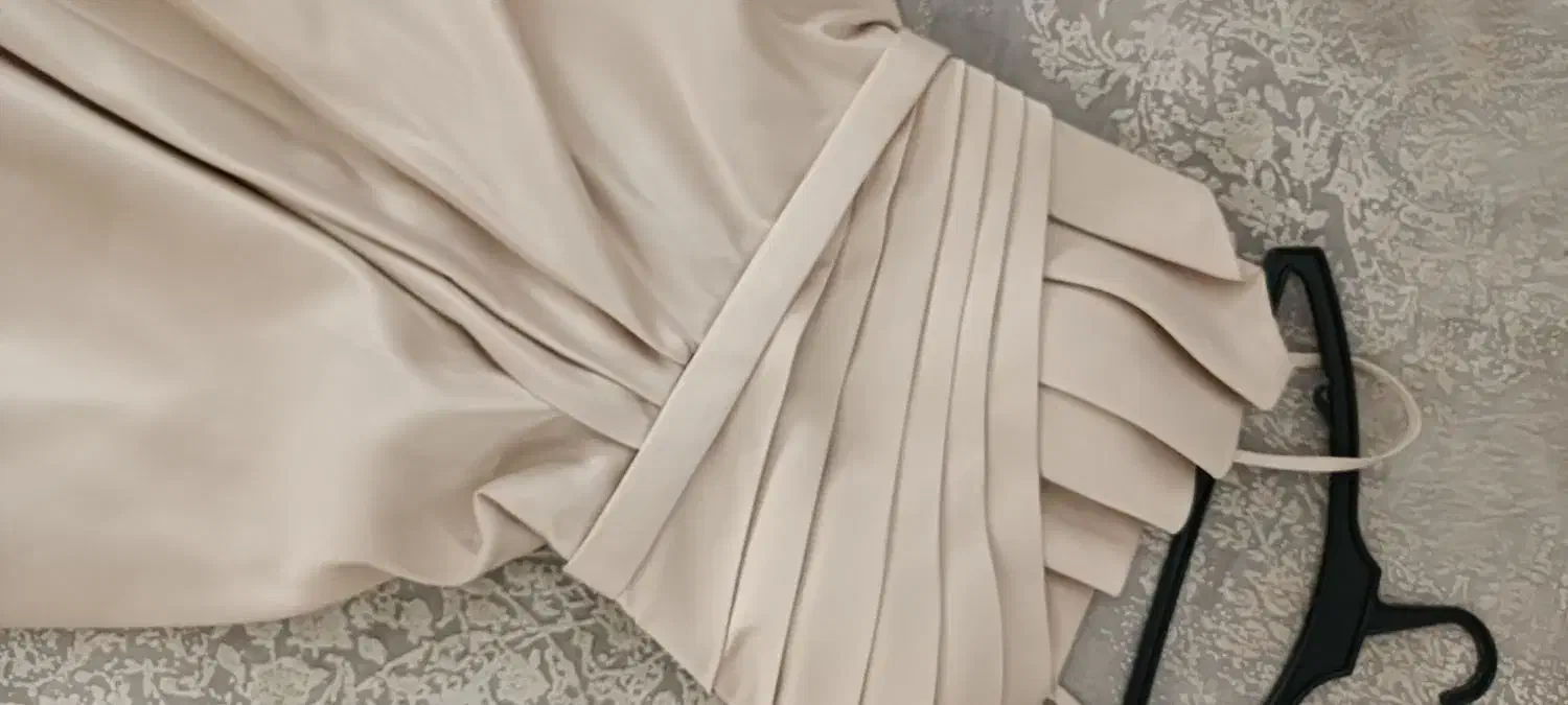 لباس مجلسی بلند|لباس|اندیشه, اندیشه فاز ۱|دیوار