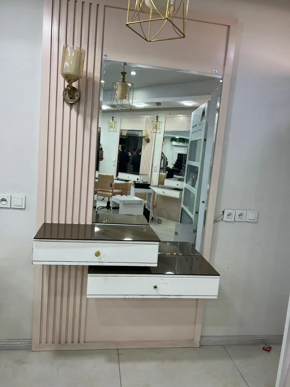 آینه قدی سالن به همراه کشو|آرایشگاه و سالن‌های زیبایی|تهران, تهرانسر مرکزی|دیوار