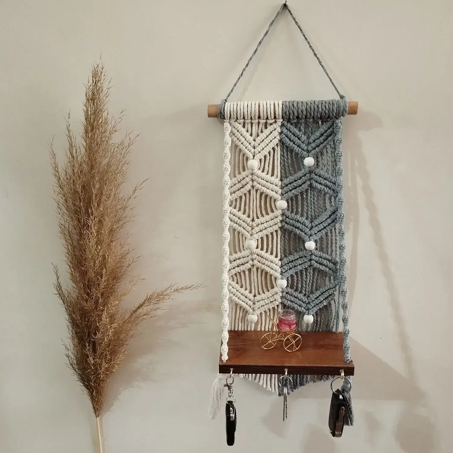 جاکلیدی شلف دار مکرومه|کتابخانه، شلف، قفسههای دیواری|آران و بیدگل, |دیوار