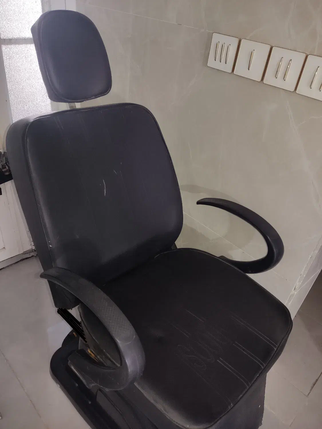 صندلی|آرایشگاه و سالن‌های زیبایی|مرودشت, رامجرد یک|دیوار