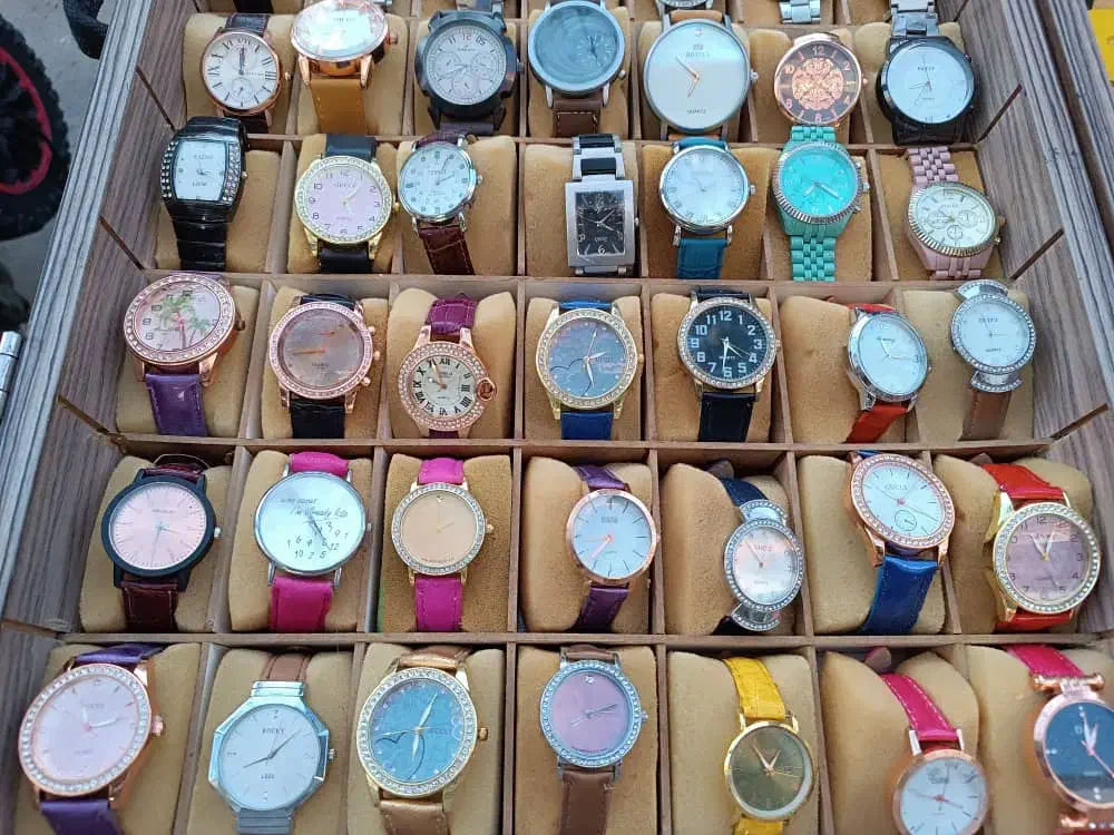 ساعت یکجا همشون همه مدل نو با میز همچی|ساعت|کرج, شهرک سهرابیه|دیوار