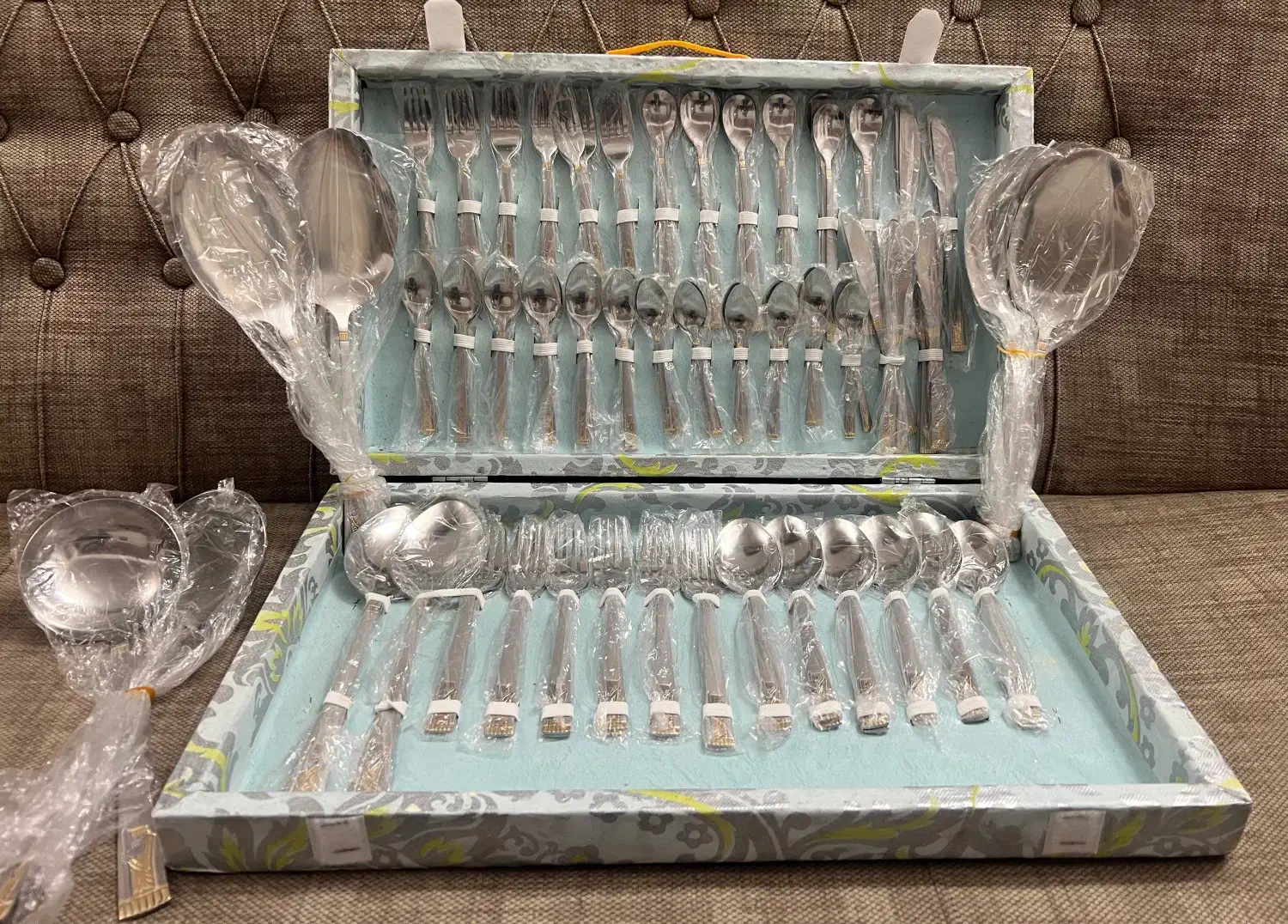 سرویس قاشق و چنگال کاملا نو ۹۲ پارچه|ظروف سرو و پذیرایی|لنگرود, |دیوار