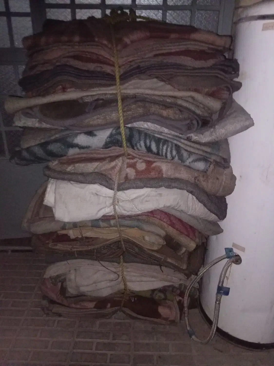 ۴۰ عدد پتو دست دوم فروشی مناسب برا محیط کار|رختخواب، بالش، پتو|سیرجان, |دیوار