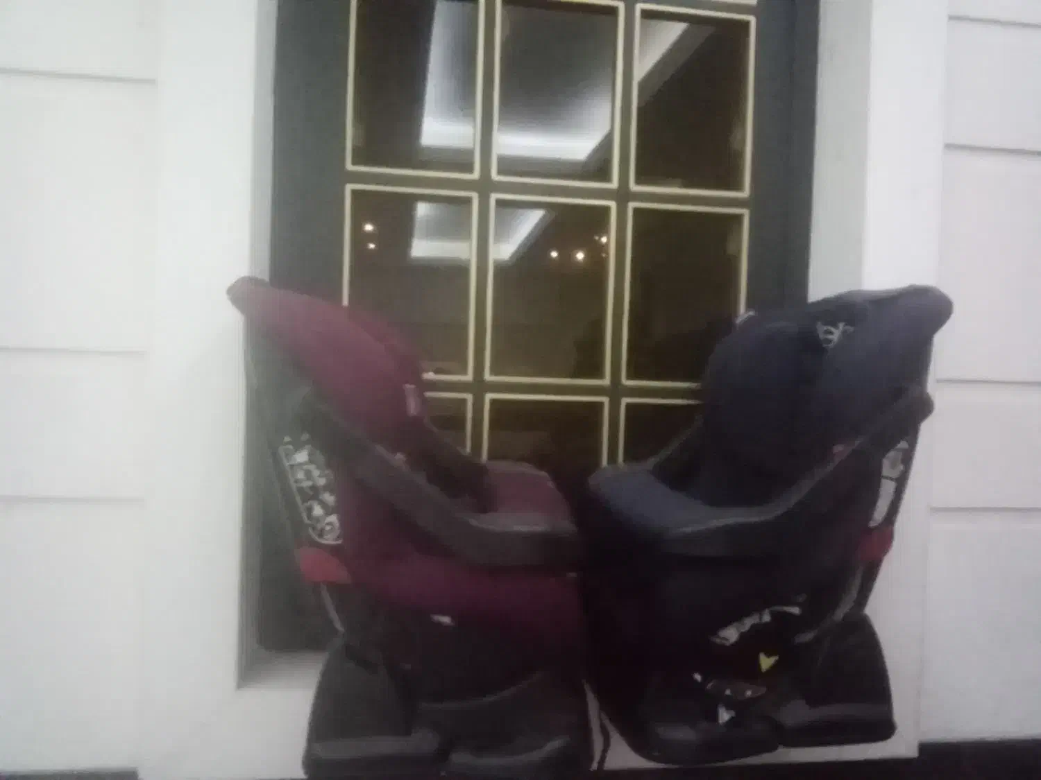 دو عدد صندلی ماشین|تخت و صندلی بچه|دماوند, گیلاوند|دیوار