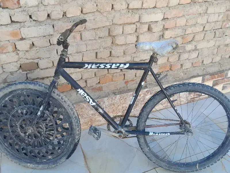 دوچرخه|دوچرخه، اسکیت، اسکوتر|خاش, |دیوار