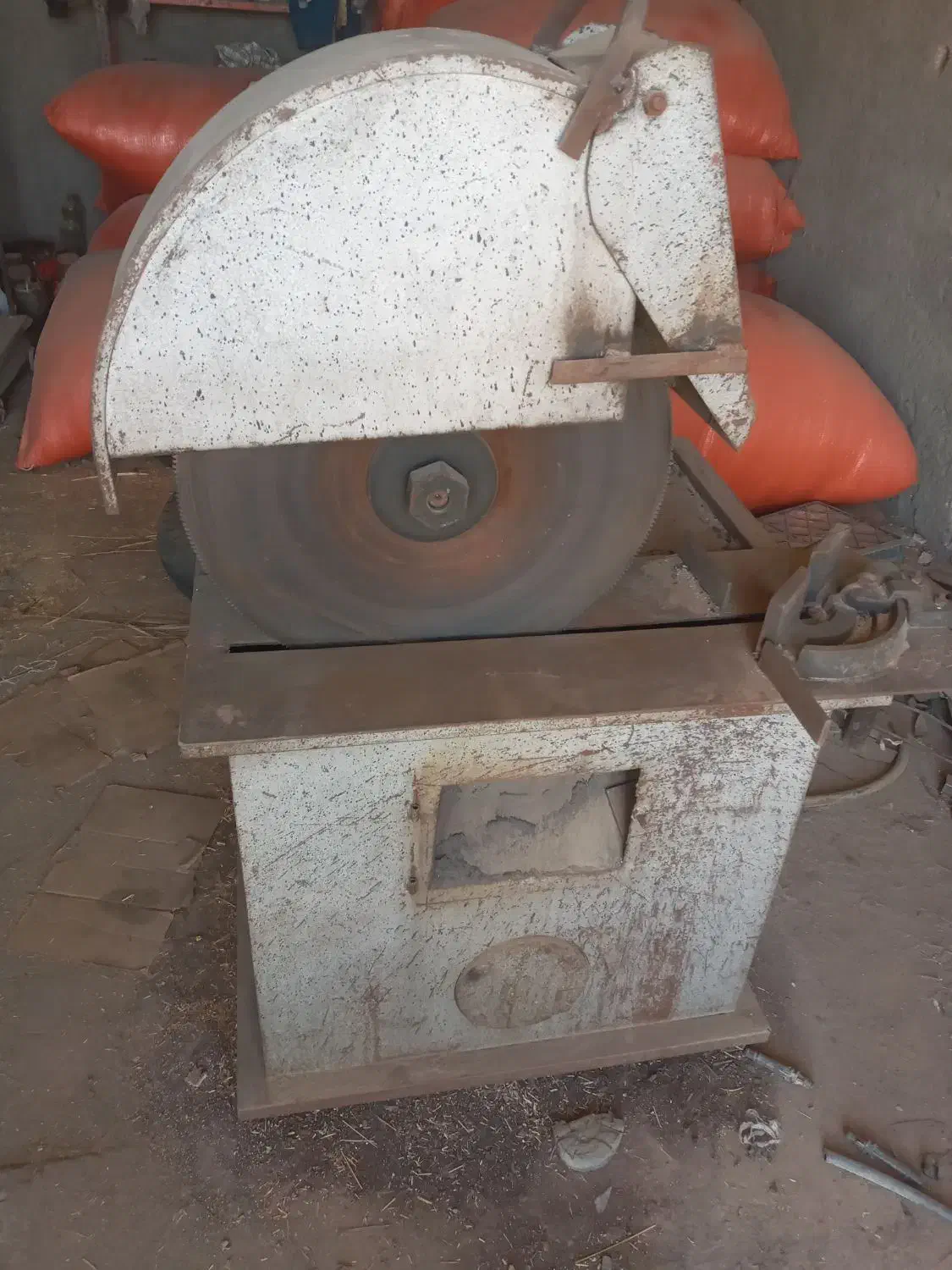 اره آتشی دست دوم|ابزارآلات|منوجان, |دیوار