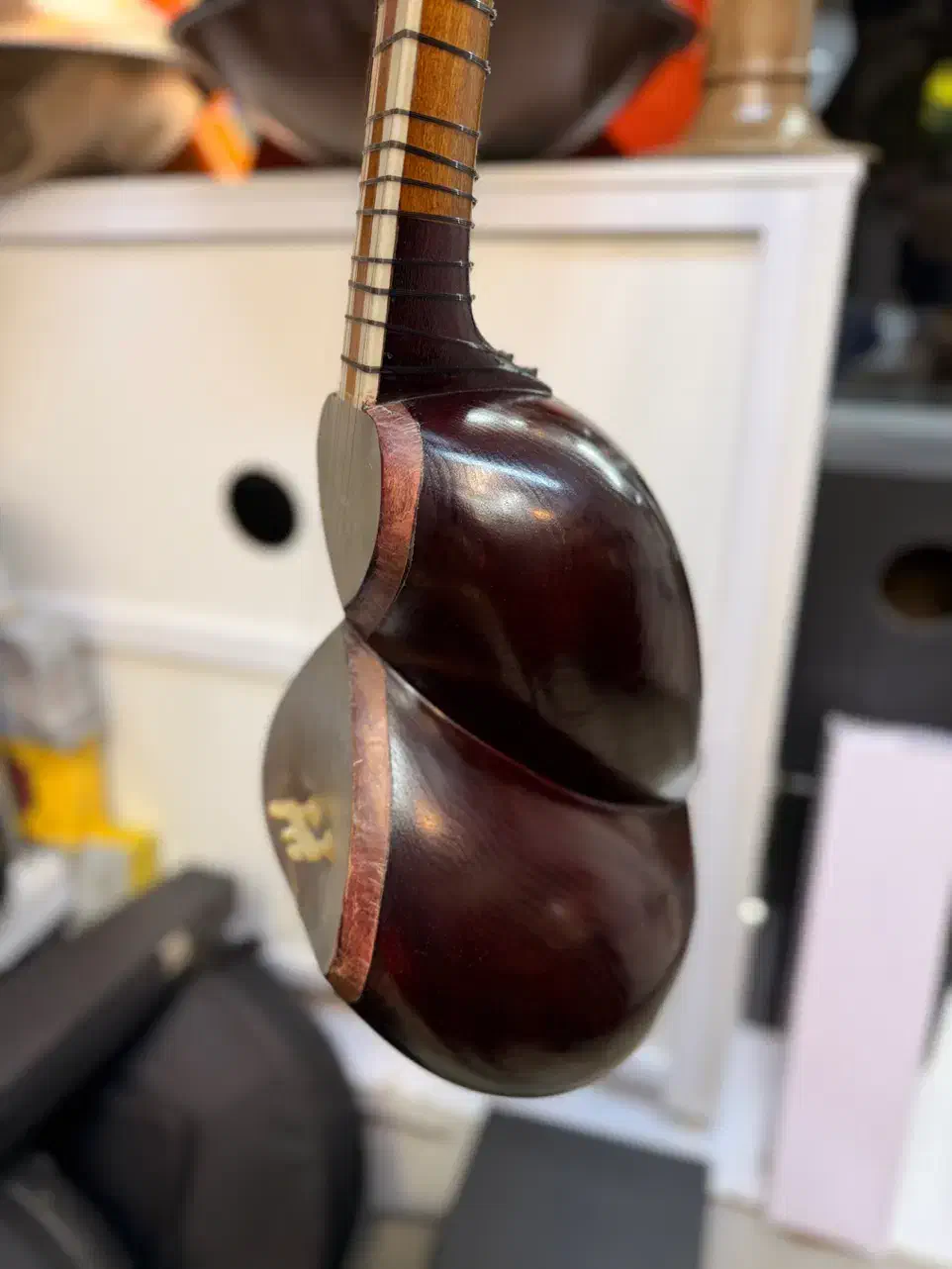 تار ماهور|سازهای سنتی|اصفهان, جلفا|دیوار