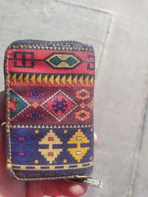 مدارک پیدا شده|اشیا|مهریز, |دیوار