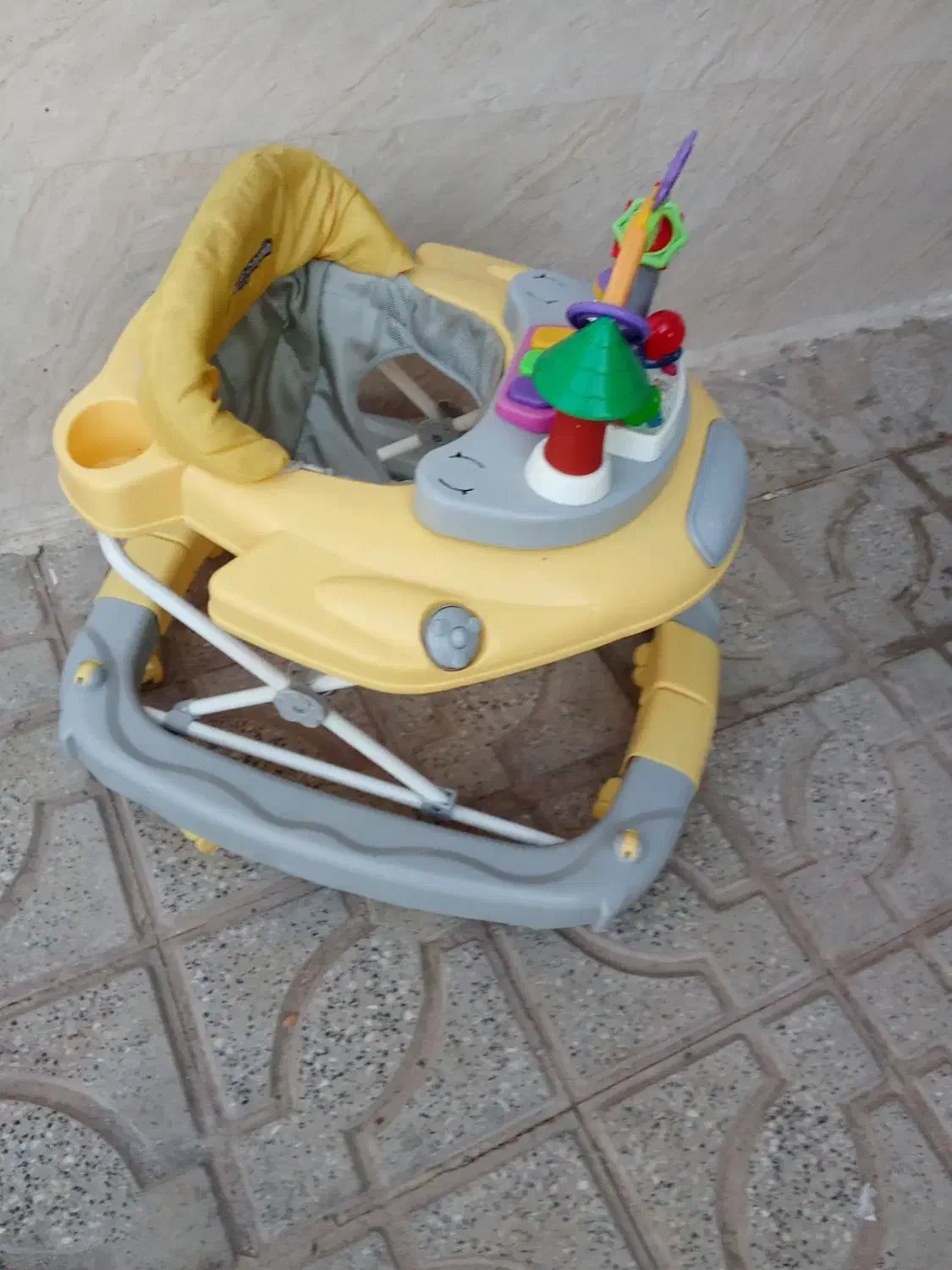 لاله کودک|تخت و صندلی بچه|تربتحیدریه, مظفریه|دیوار