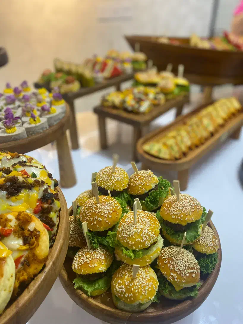 فینگرفود|خدمات پذیرایی، مراسم|رشت, استادسرا|دیوار