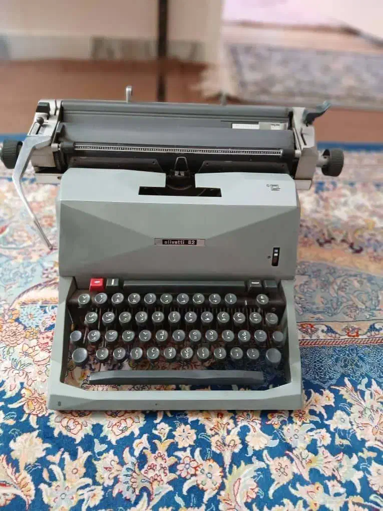 ماشین تایپ|کلکسیون اشیاء عتیقه|فردیس, منظریه|دیوار