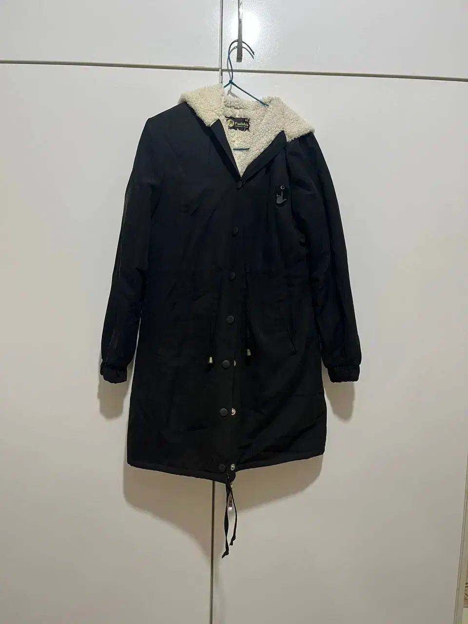 لباس زمستانه در حد نو|لباس|ساری, |دیوار