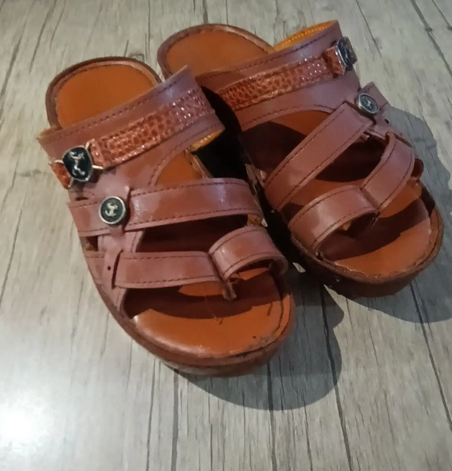 المطراش عربی|کیف، کفش، کمربند|قم, سراجه (۱۵ خرداد)|دیوار