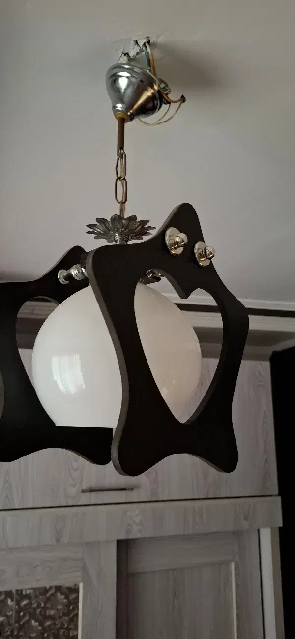 لوستر|لوستر و چراغ آویز|قدس, شهر‌قدس|دیوار