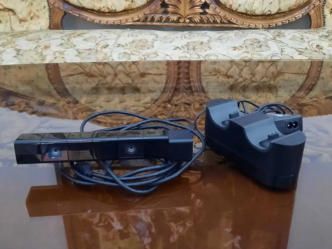 دوربین و پایه شارژ ps4 در حد نو|کنسول، بازی ویدئویی و آنلاین|کرج, کارخانه قند|دیوار