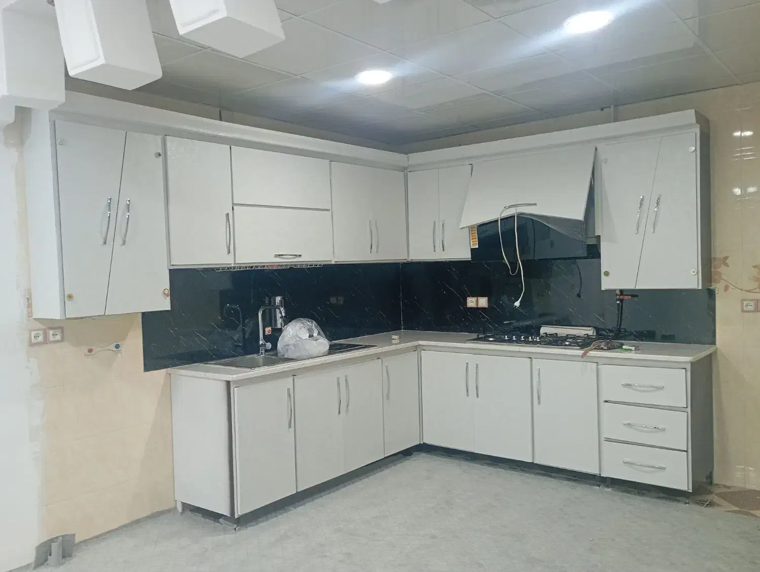 نصب برچسب کابینت و ماربل|خدمات پیشه و مهارت|دوگنبدان, |دیوار