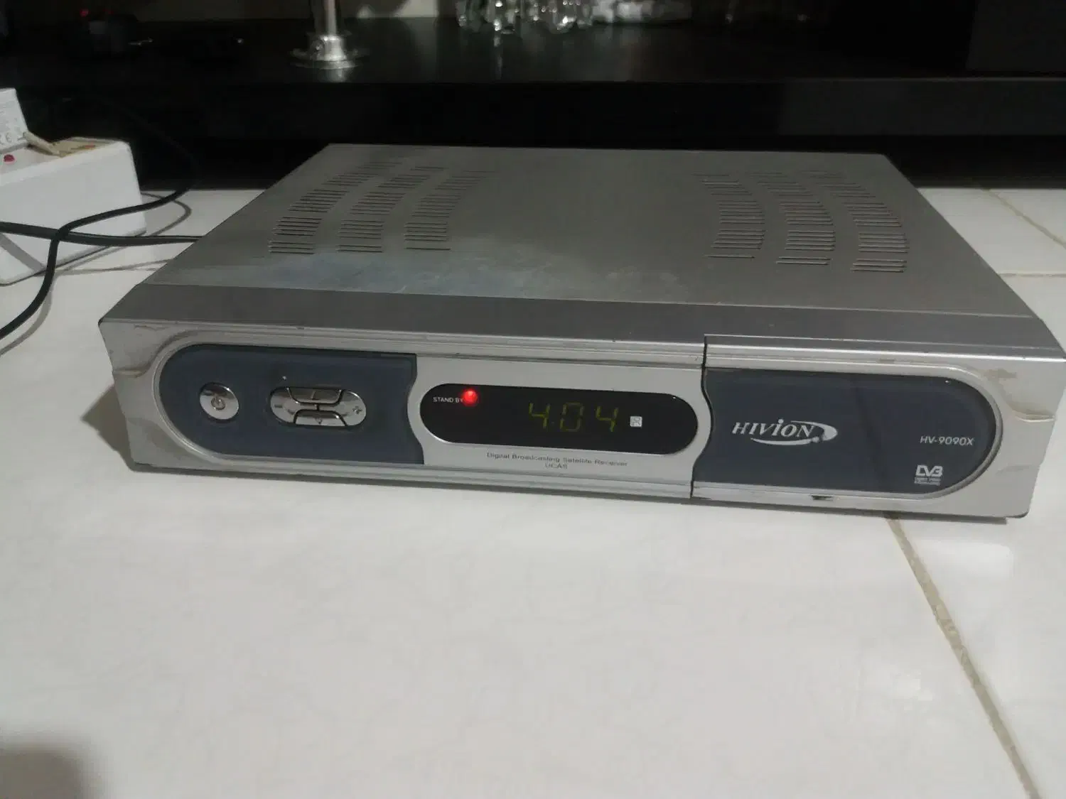 دو دستگاه گیرنده دیجیتال معمولی|صوتی و تصویری|پرند, فاز ۶|دیوار