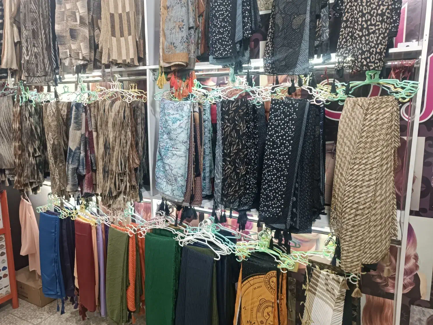 شال و روسری|لباس|کاشان, شاهد|دیوار