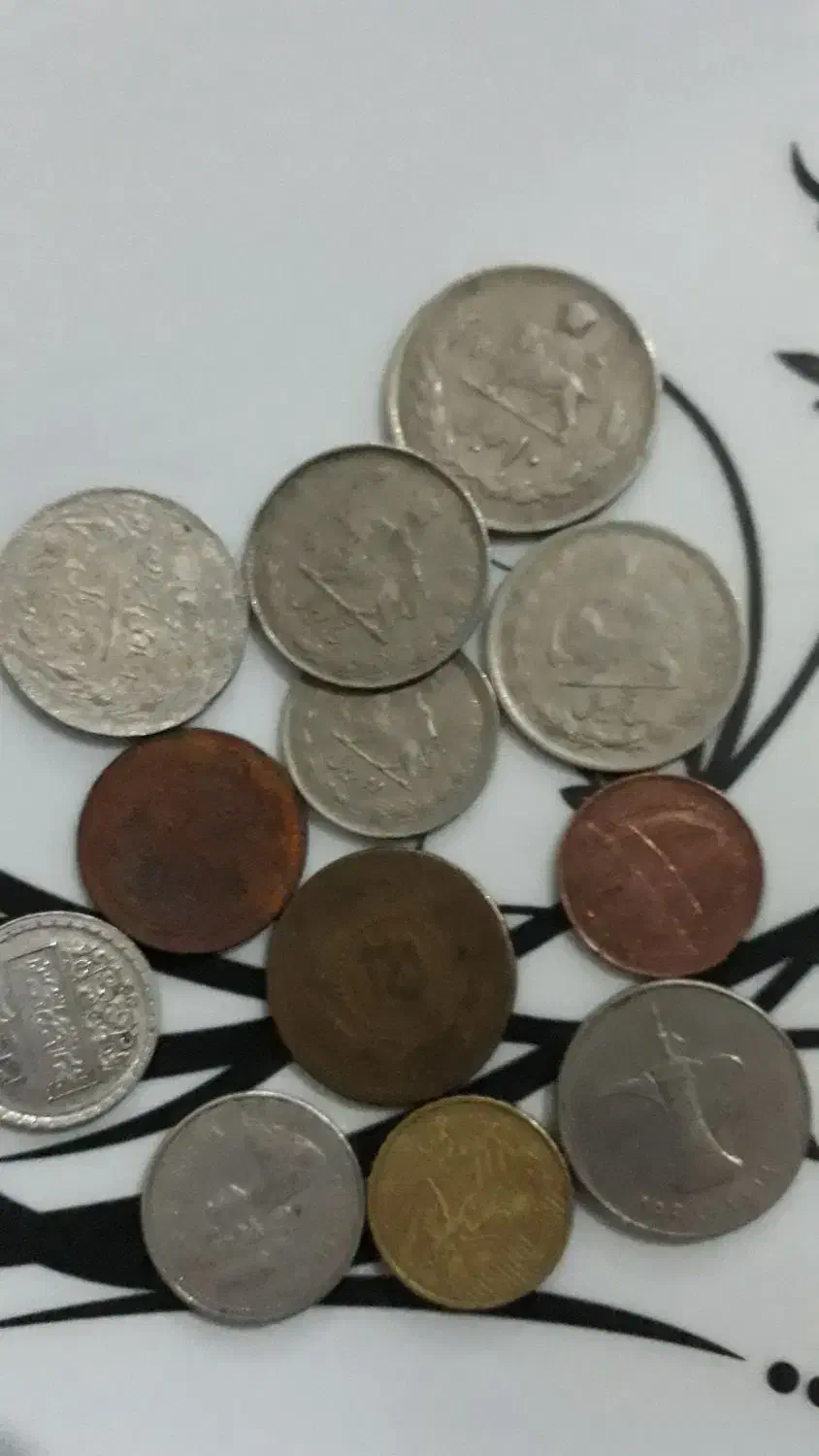 تعدادی سکه قدیمی|کلکسیون اشیاء عتیقه|شازند, |دیوار