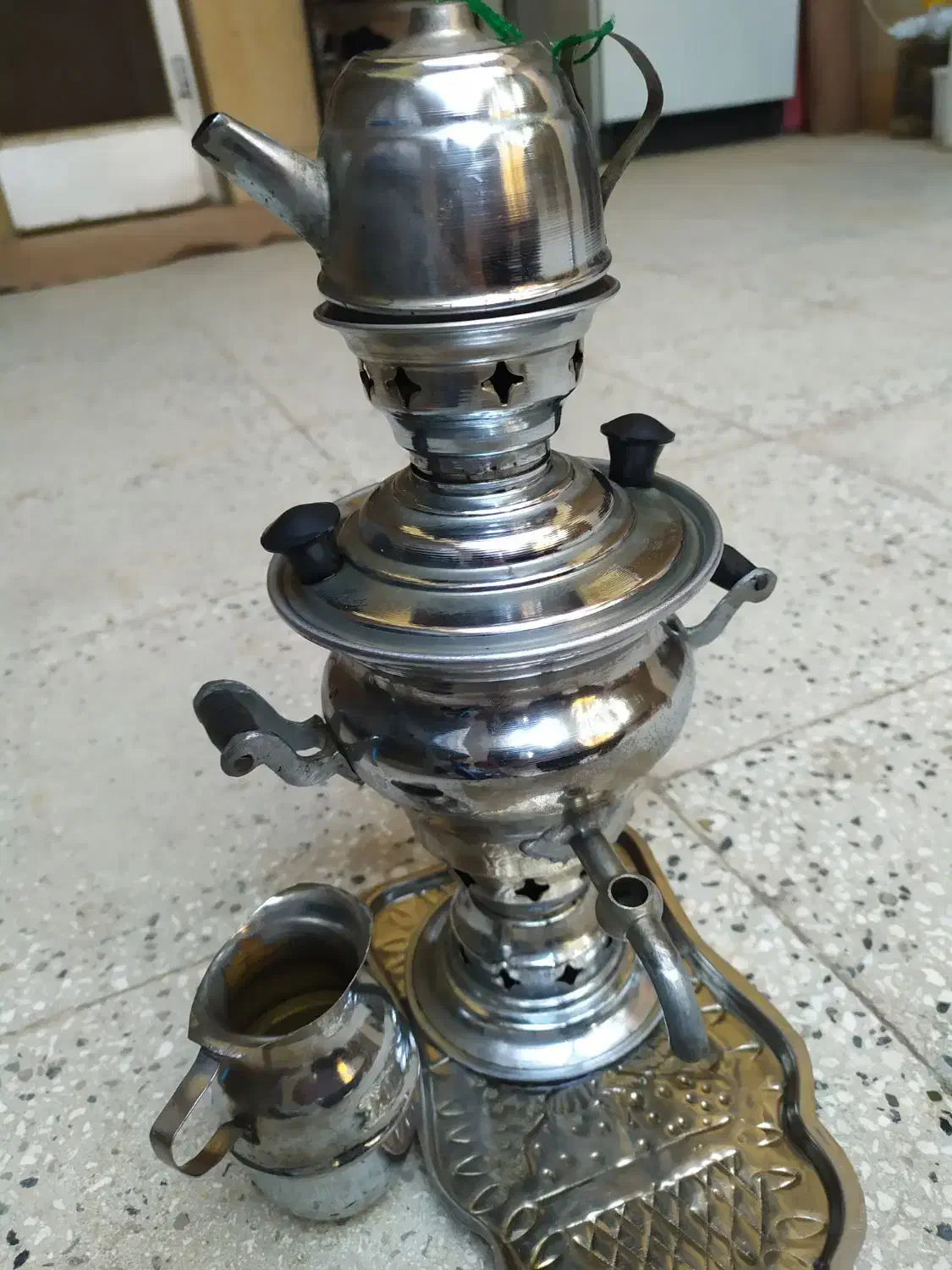 سماور برنجی تزیینی و پایین سماوربزرگ|سماور، چای‌ساز، قهوه‌ساز|نیشابور, شهرآرا|دیوار