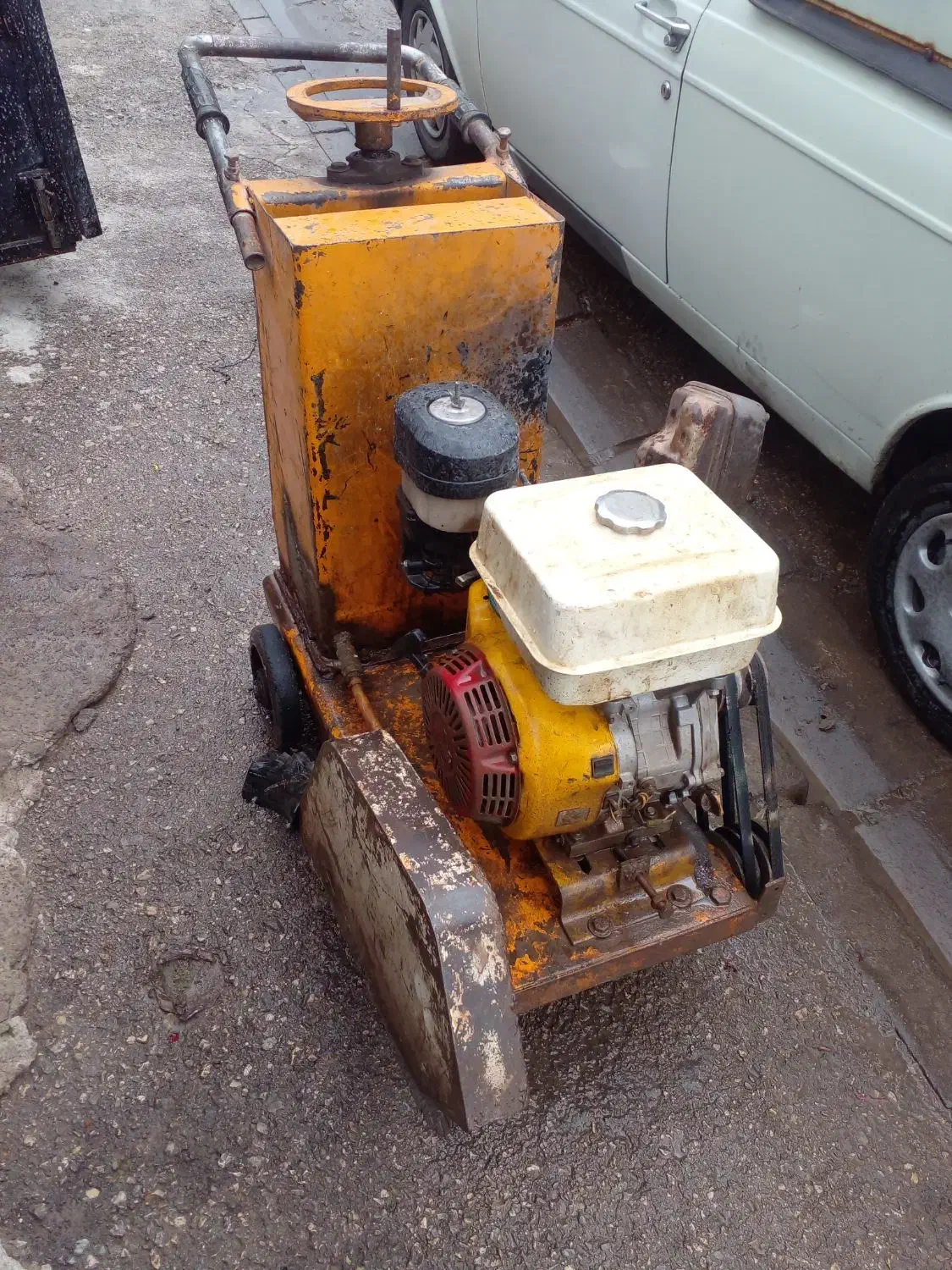 کاتر برش آسفالت سقف وخیابان و بتن مسلح|خدمات پیشه و مهارت|رشت, حومه رشت|دیوار