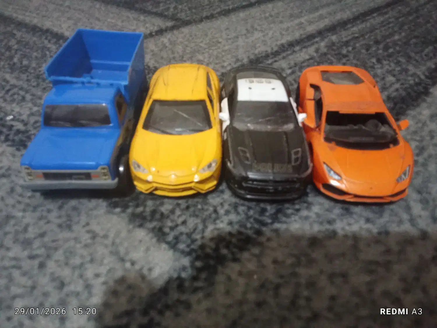 ماشین اهنی|اسباب‌‌بازی|رشت, فلسطین|دیوار