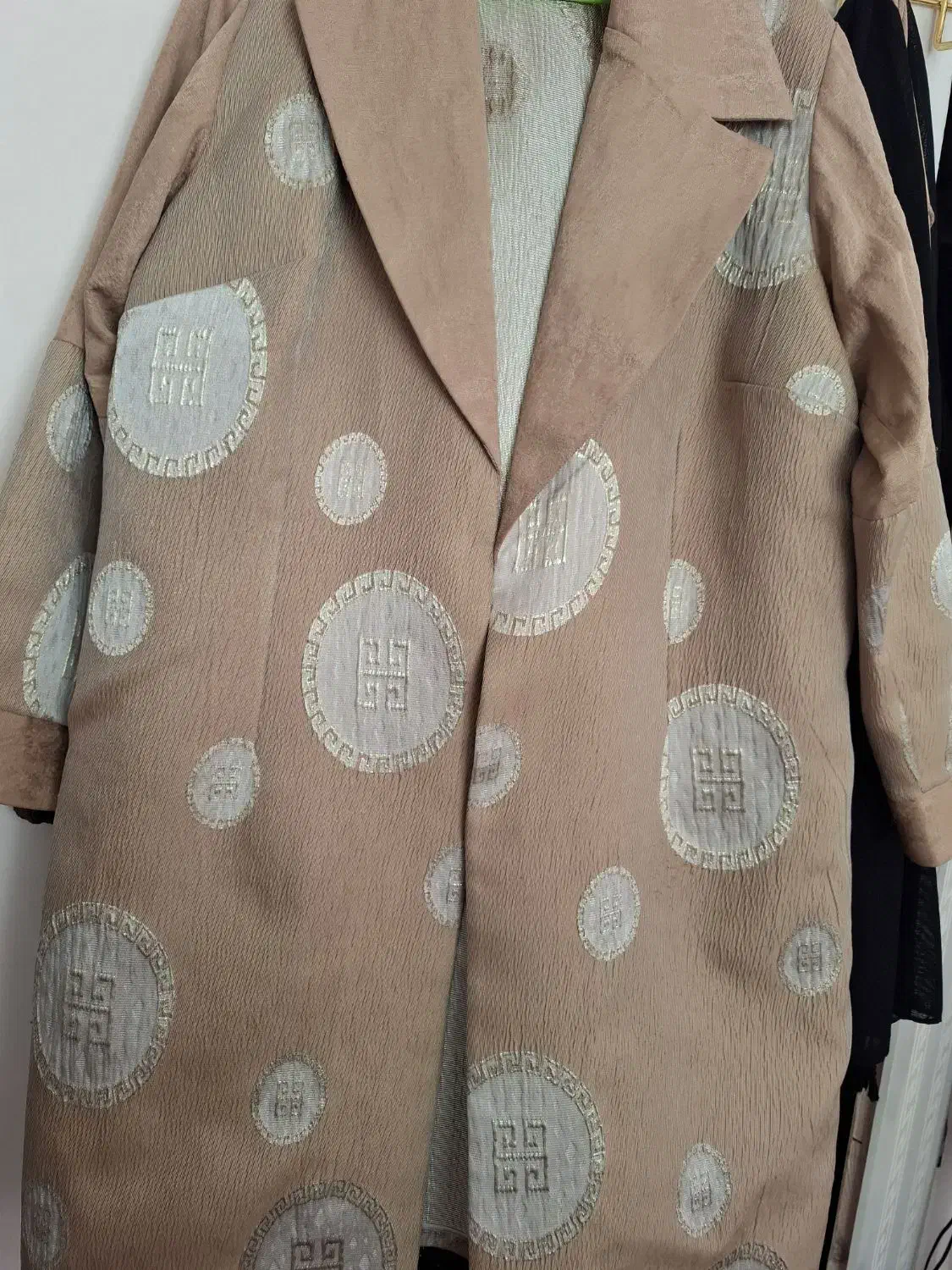 کت کرم طرح دار سایز50 و52تمیز|لباس|پیشوا, |دیوار